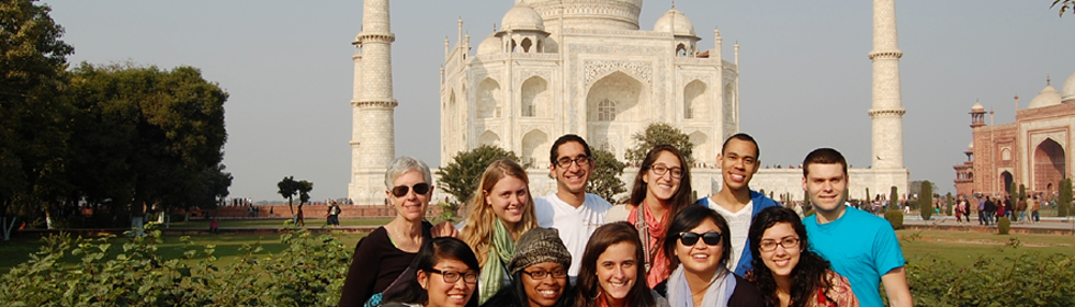 The Taj Mahal Visitng - 24 X 7 Helpline    :
  +91 - 97 20 636363